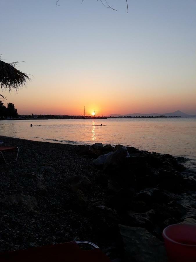 Beach Front Apartment Nea Palatia Exterior foto